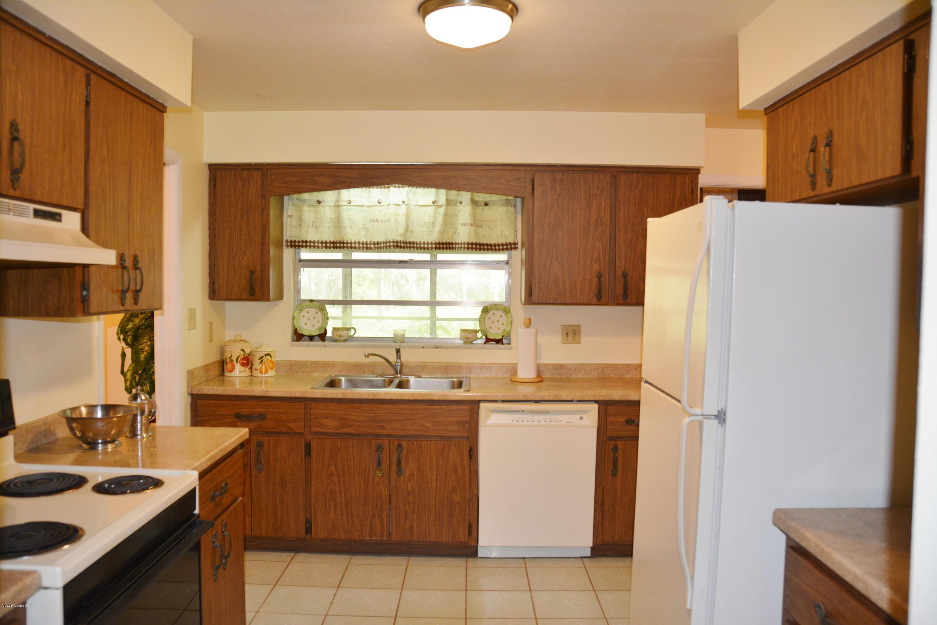 1615 Harlock Road Melbourne, FL 32934 - Photo 4 of 50 Kitchen 4