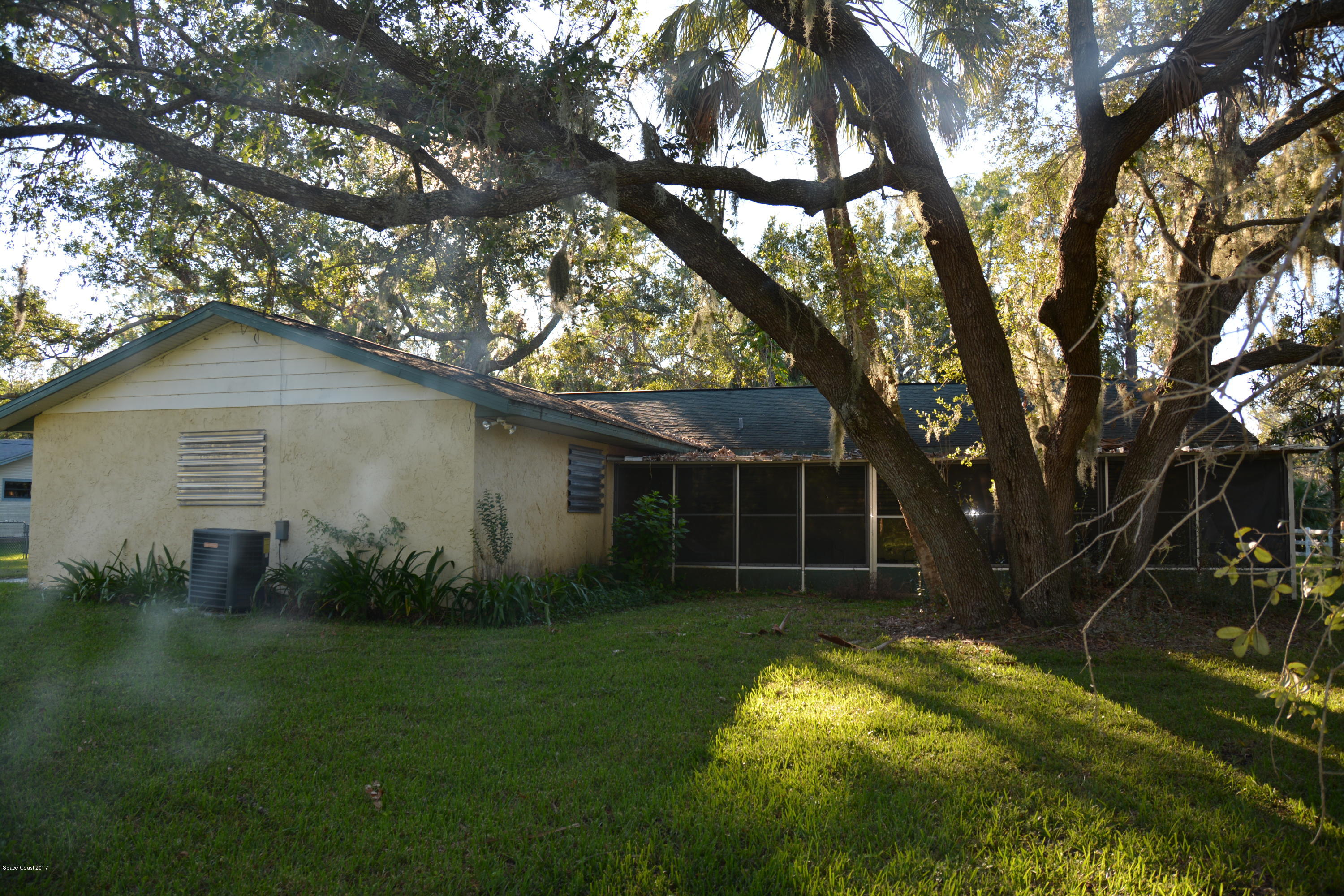 1615 Harlock Road Melbourne, FL 32934 - Photo 43 of 50 Yard - rear view