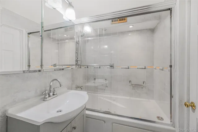 $399,900 | 3725 Henry Hudson Parkway West, Unit 6D | Riverdale