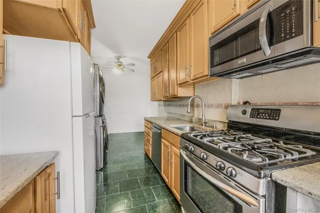 $399,900 | 3725 Henry Hudson Parkway West, Unit 6D | Riverdale