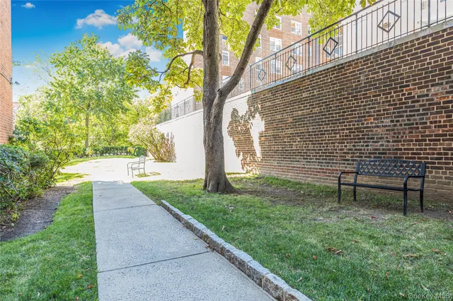 $399,900 | 3725 Henry Hudson Parkway West, Unit 6D | Riverdale