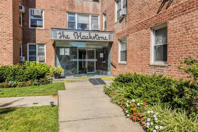 $399,900 | 3725 Henry Hudson Parkway West, Unit 6D | Riverdale