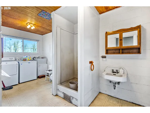 a view of an outdoor space