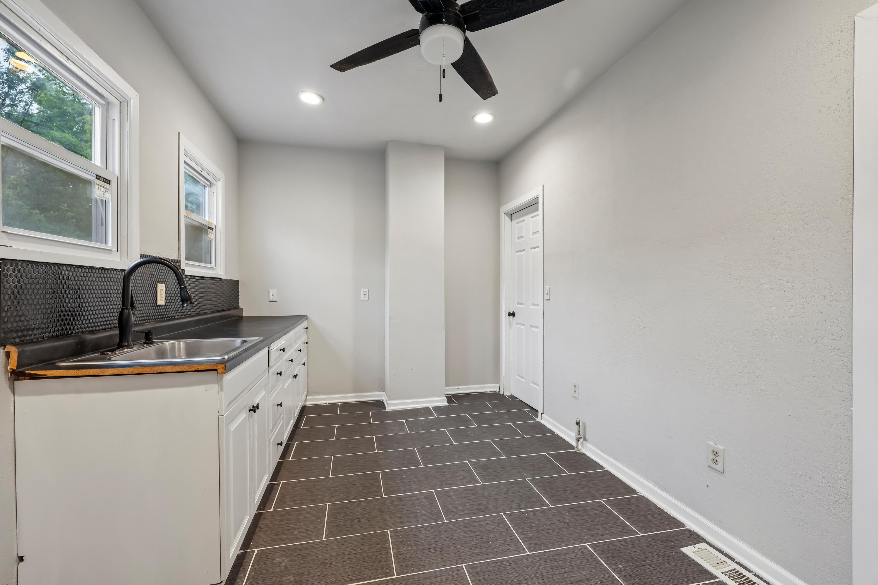 1222 Summit Avenue Racine, WI 53404 - Photo 4 of 22 6-print-Summit Ave-S2506-006