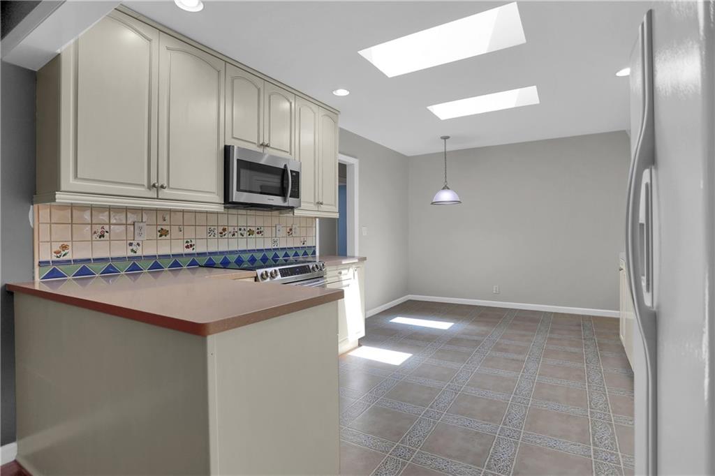 6421 Hythe Road Indianapolis, IN 46220 - Photo 12 of 36 Gallery Image 12