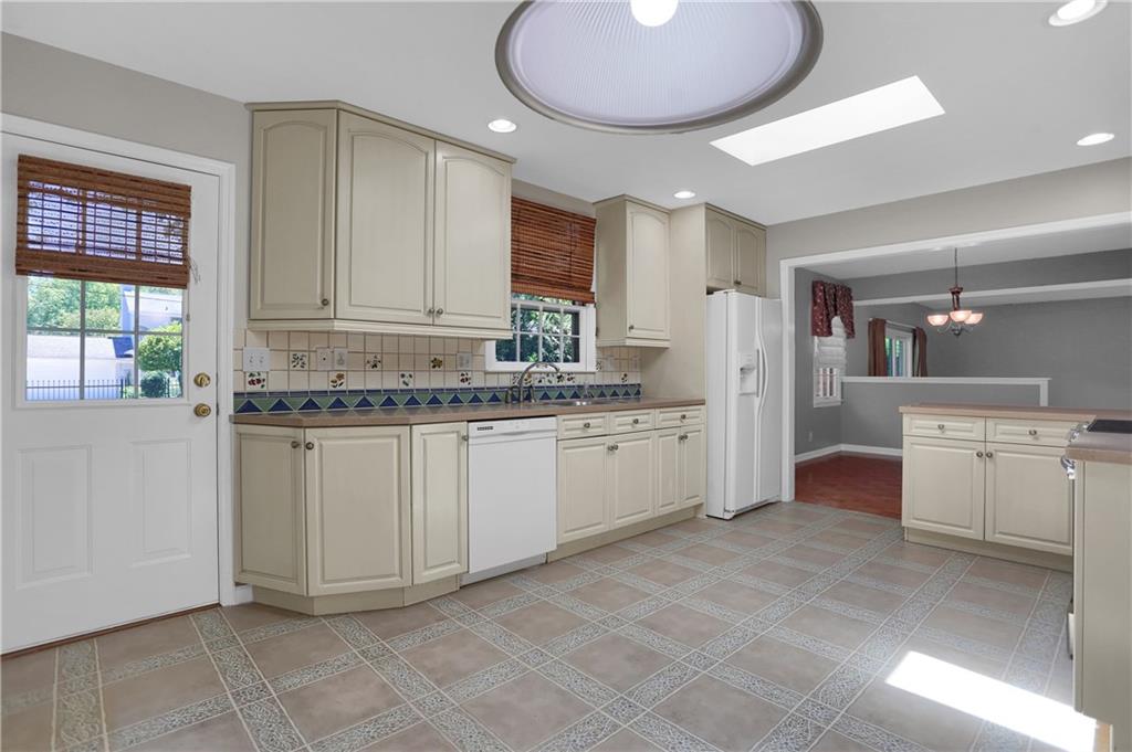6421 Hythe Road Indianapolis, IN 46220 - Photo 9 of 36 Gallery Image 9