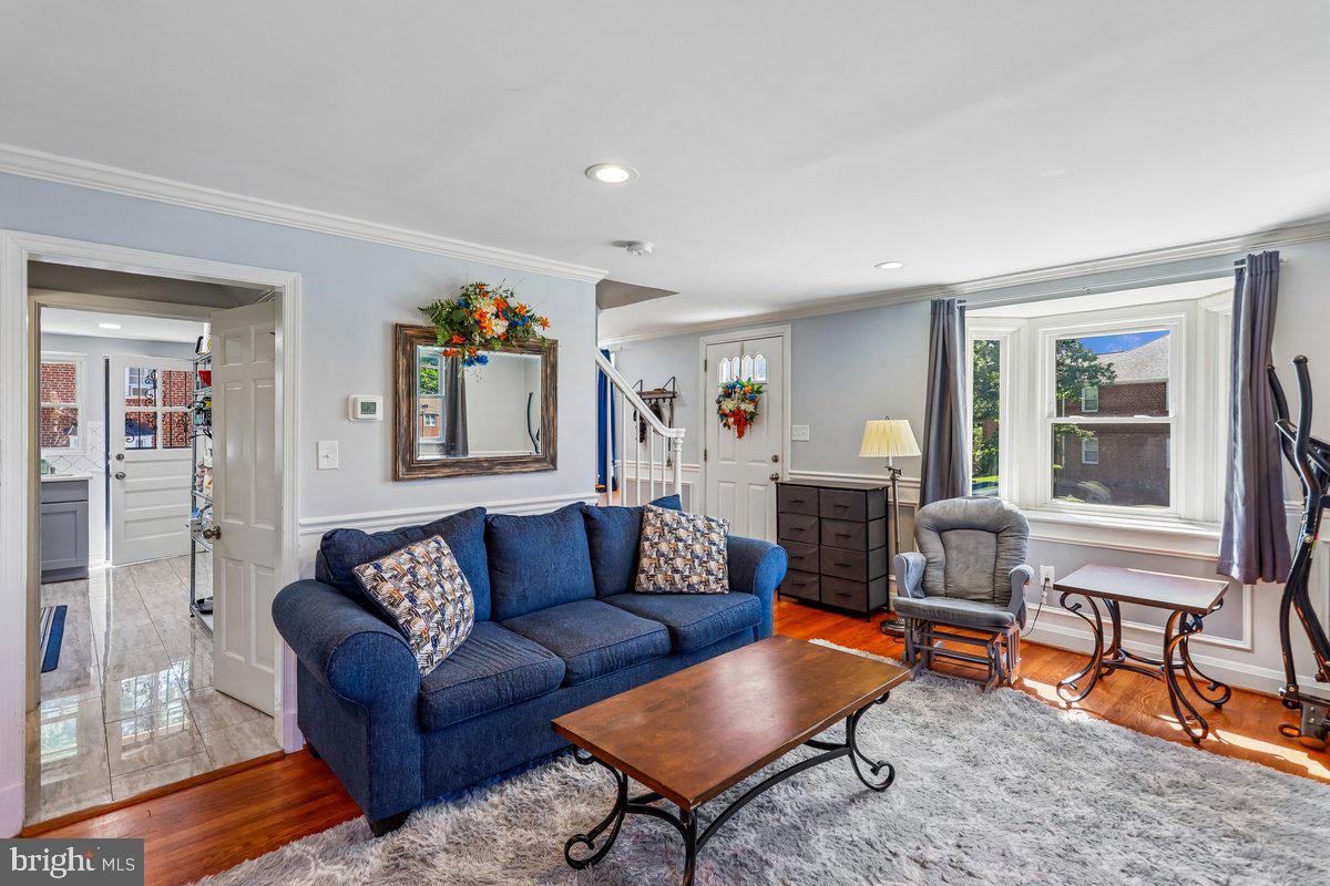 4818 Lindsay Road Baltimore, MD 21229 - Photo 5 of 29 Family Room
