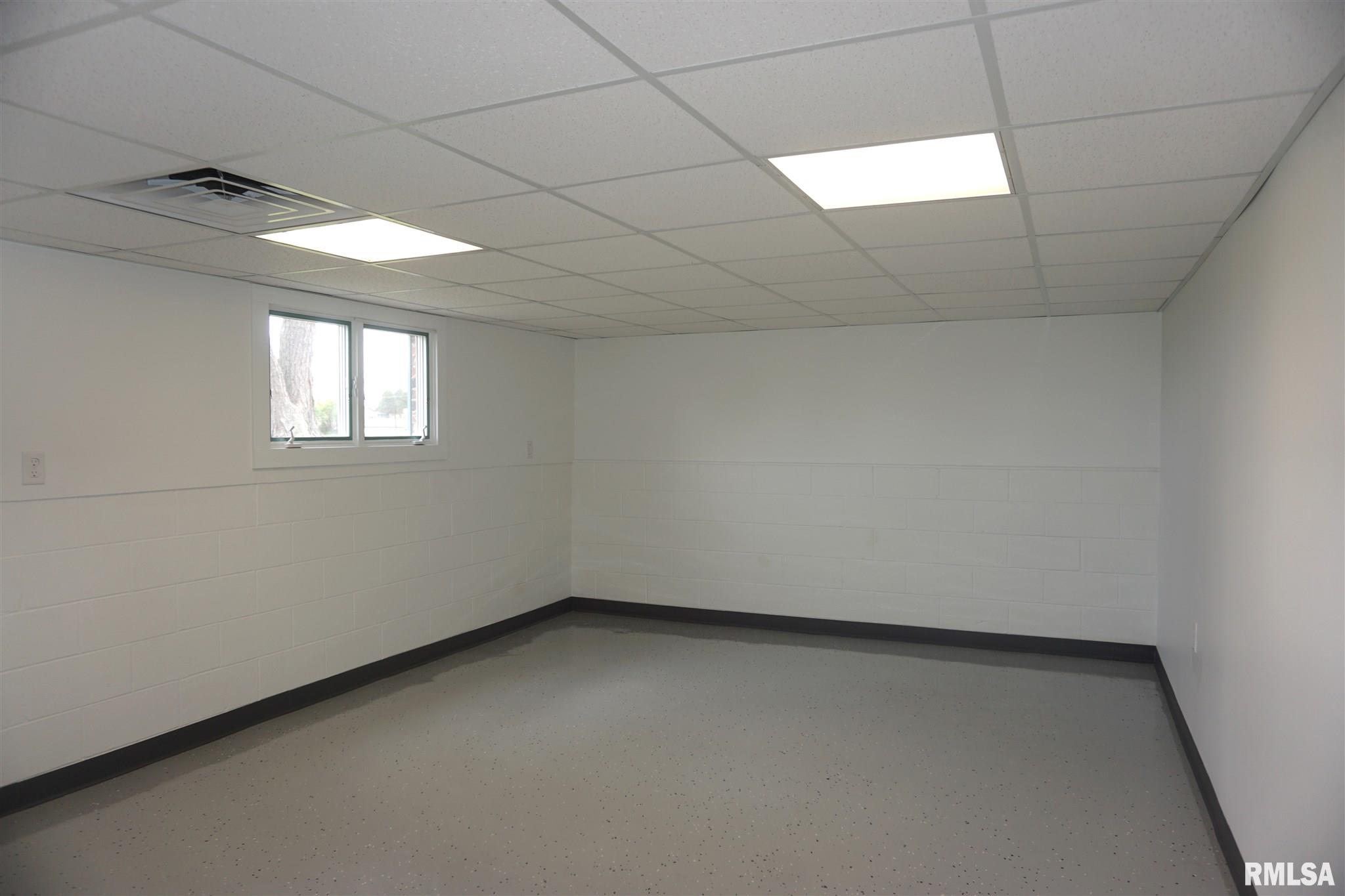 21162 North Taylor Road Canton, IL 61520 - Photo 22 of 30 Gallery Image 22