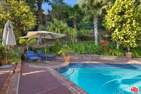 a view of a backyard with sitting area and furniture
