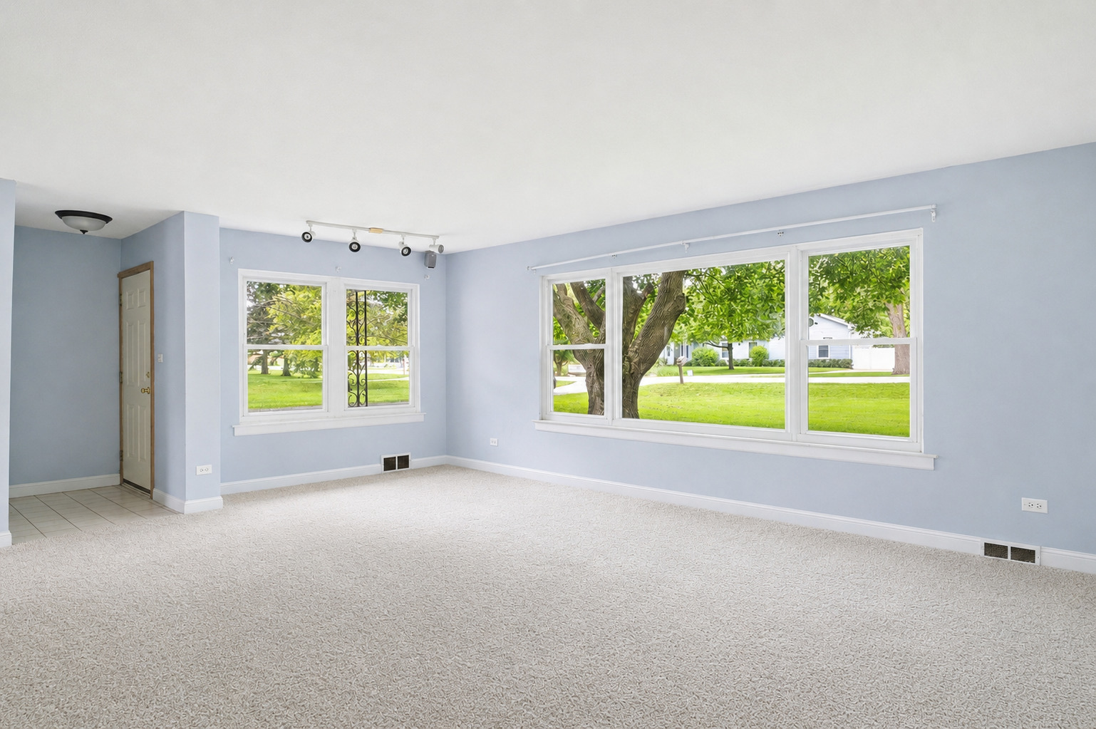 1013 Highmoor Road Lombard, IL 60148 - Photo 5 of 28