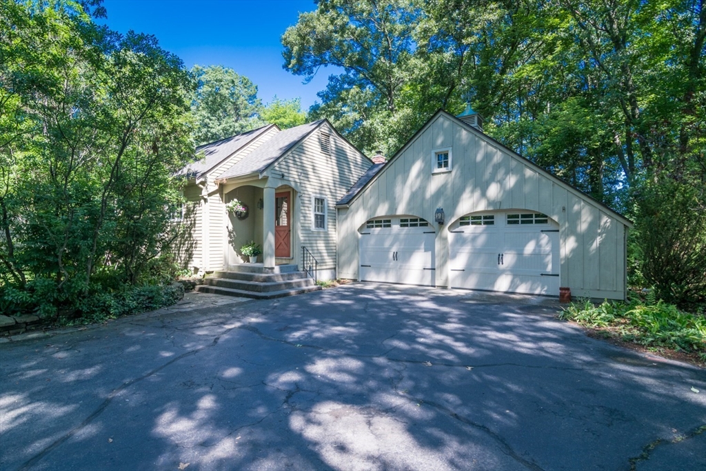 100 Hilltop Road Longmeadow, MA 01106 - Photo 3 of 42