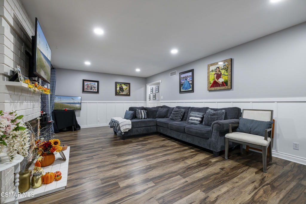 1231 Bluebell Street Oxnard, CA 93036 - Photo 16 of 44 a living room with furniture and a flat screen tv