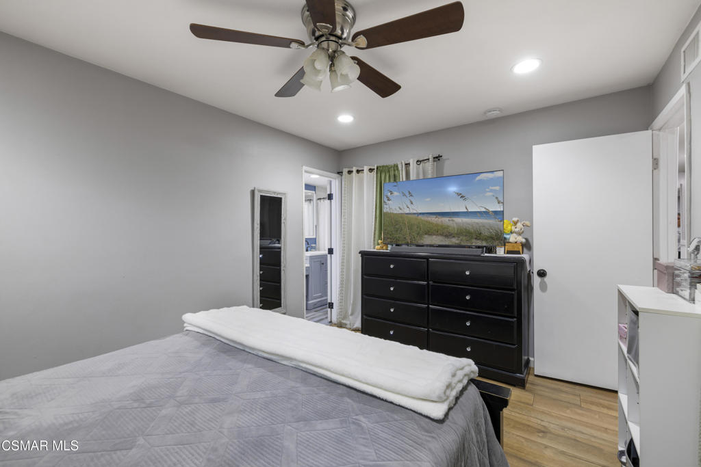 1231 Bluebell Street Oxnard, CA 93036 - Photo 20 of 44 a living room with furniture and a flat screen tv
