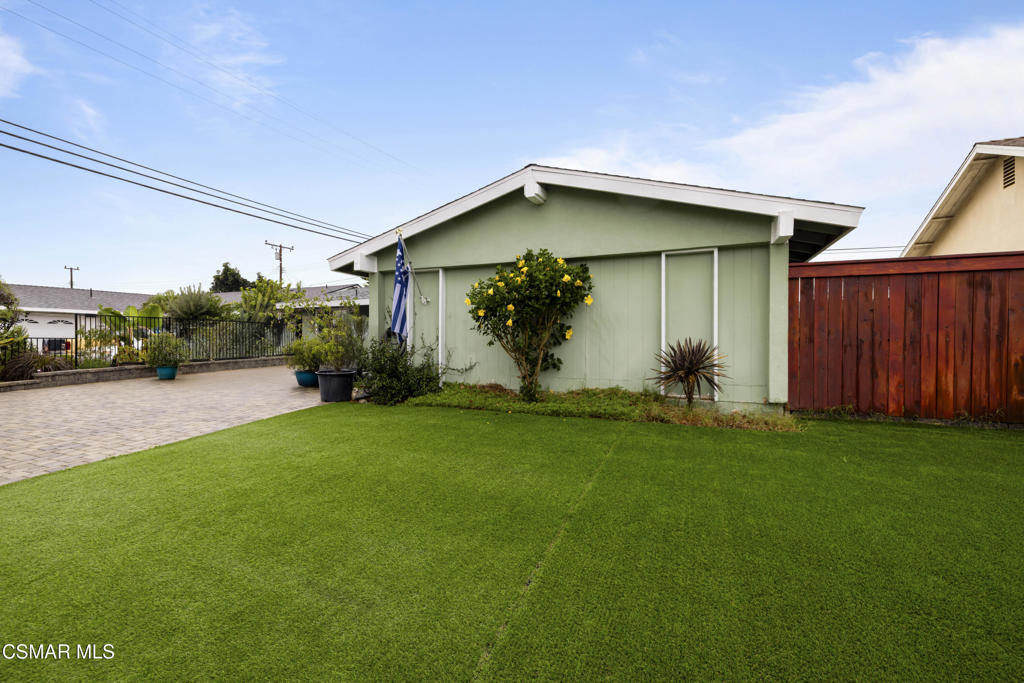 1231 Bluebell Street Oxnard, CA 93036 - Photo 3 of 44 a house view with a garden space