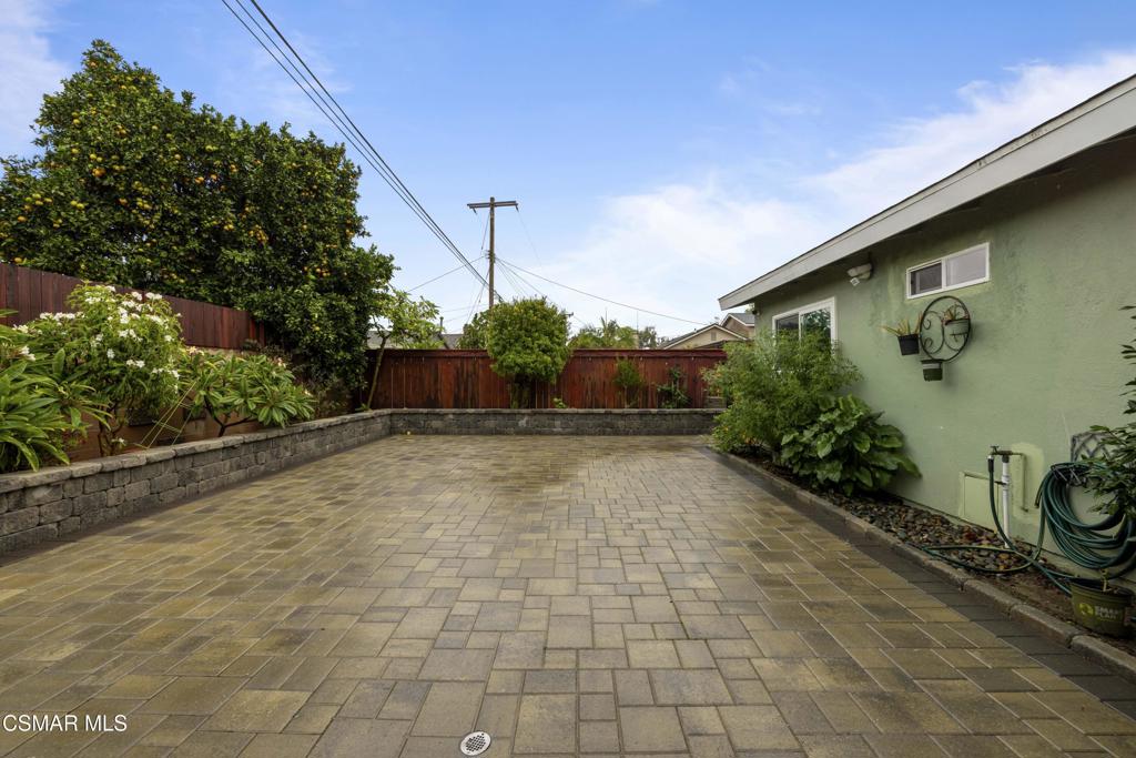 1231 Bluebell Street Oxnard, CA 93036 - Photo 34 of 44 a view of a backyard