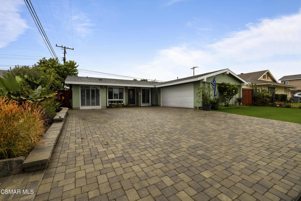 1231 Bluebell Street Oxnard, CA 93036 - Photo 4 of 44 a front view of a house with a yard
