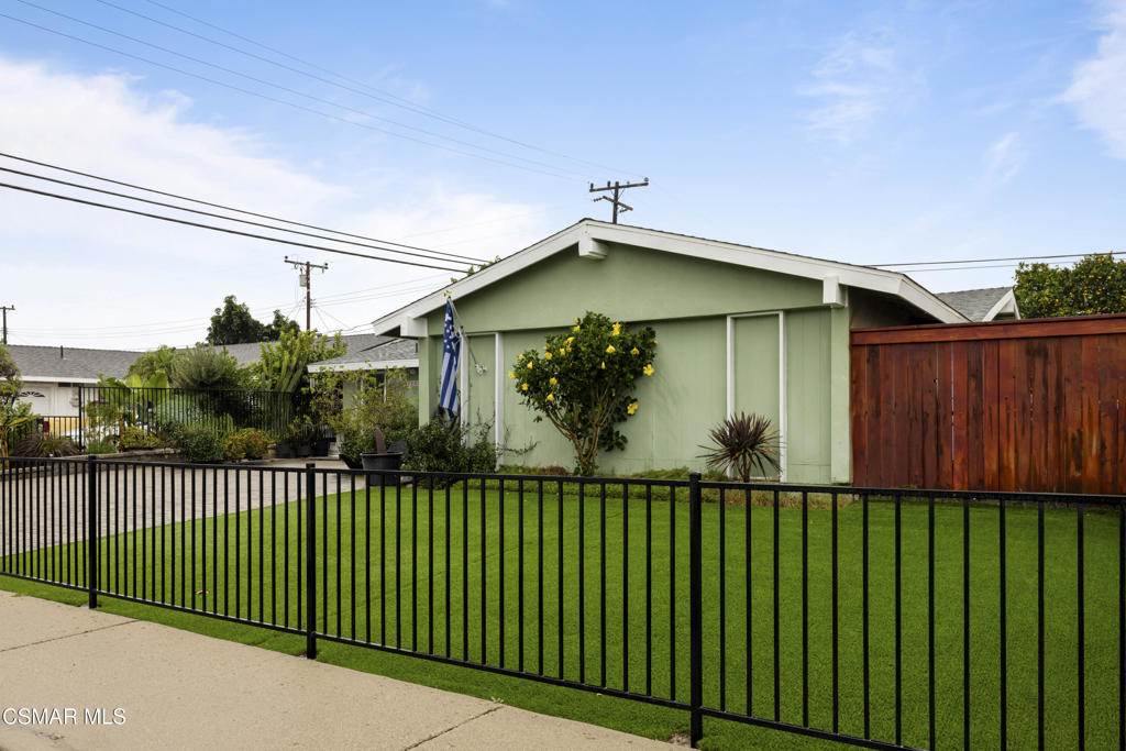 1231 Bluebell Street Oxnard, CA 93036 - Photo 41 of 44 a view of a house with a yard