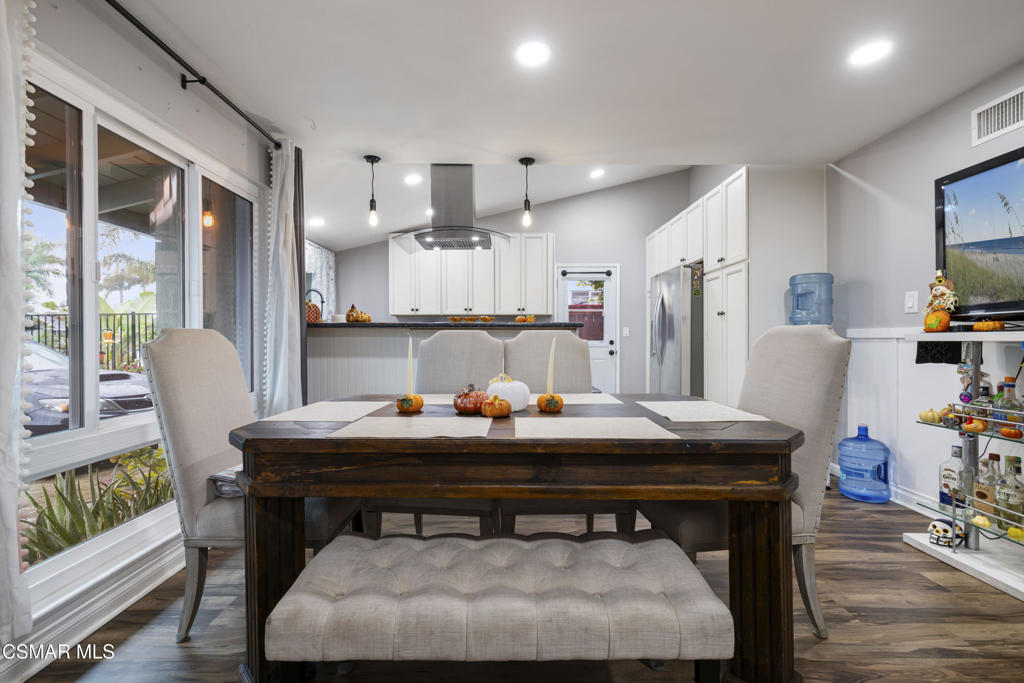 1231 Bluebell Street Oxnard, CA 93036 - Photo 7 of 44 a dining room with furniture and window