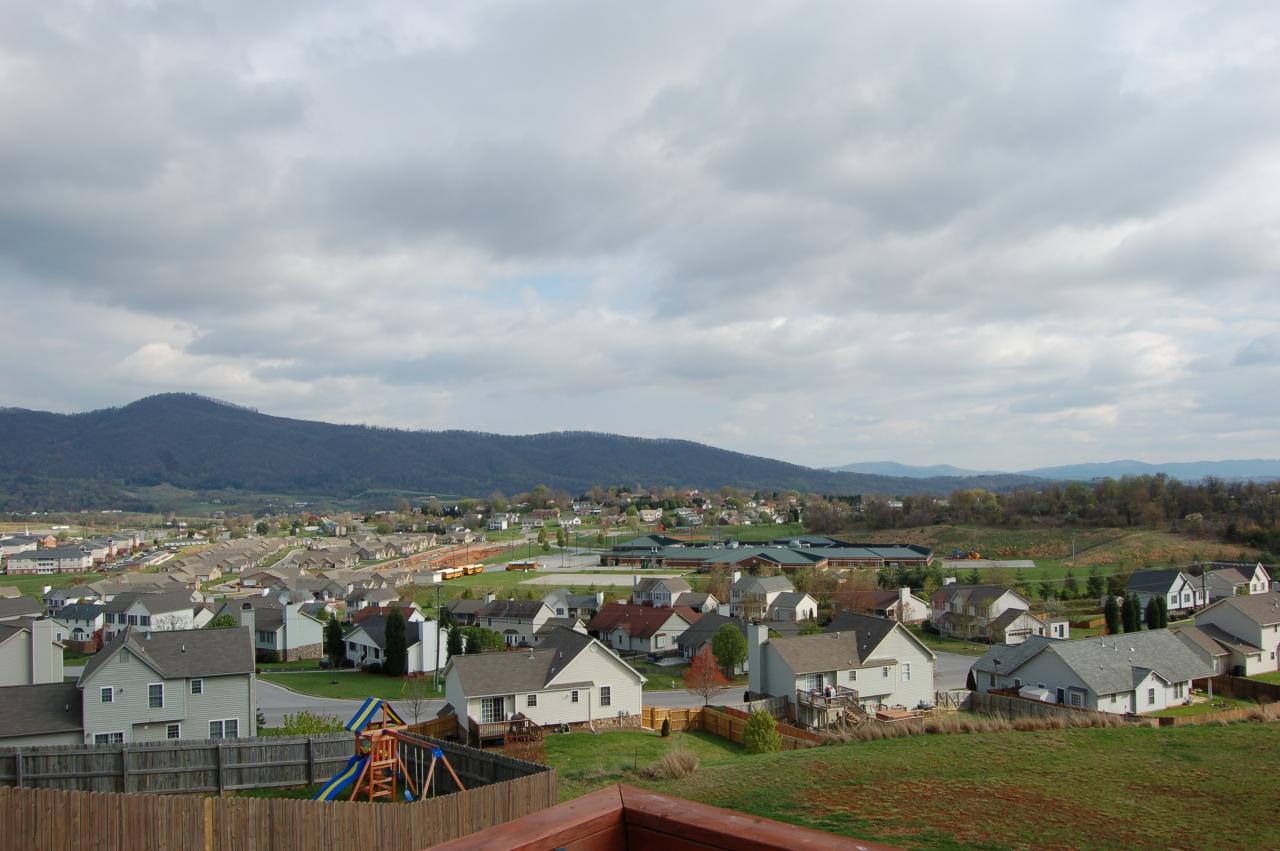 5626 Cortland Road Roanoke, VA 24019 - Photo 2 of 14 Deck view