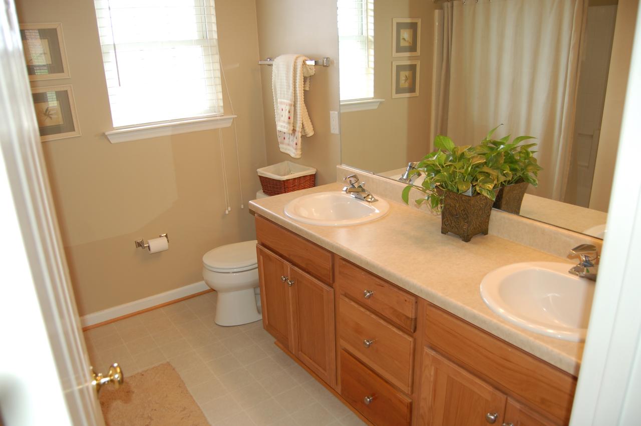 5626 Cortland Road Roanoke, VA 24019 - Photo 11 of 14 Master bath