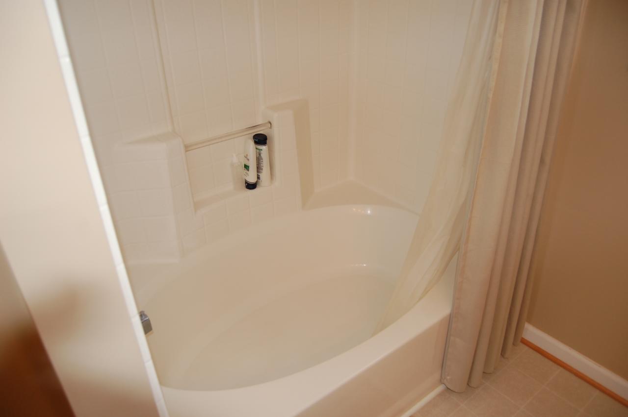 5626 Cortland Road Roanoke, VA 24019 - Photo 12 of 14 Master garden tub