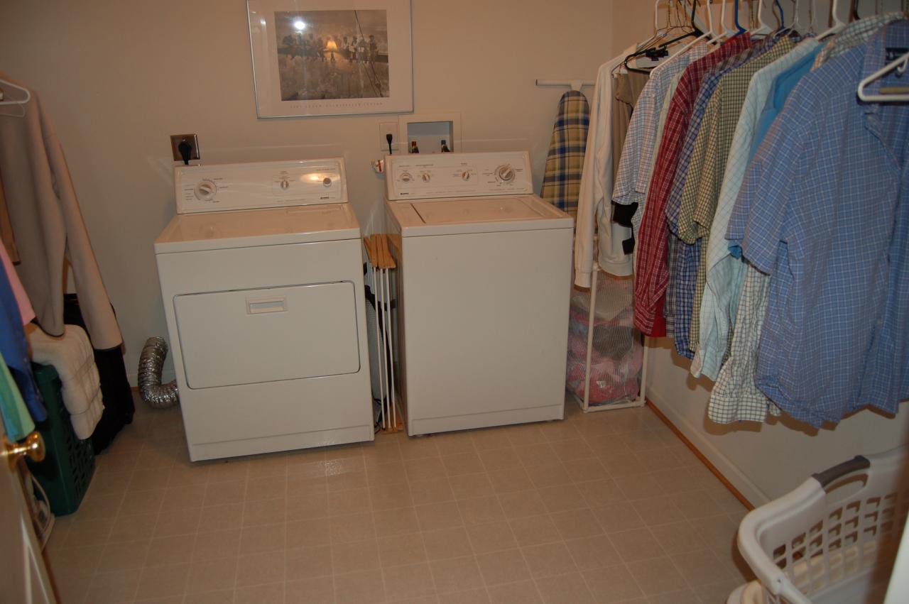 5626 Cortland Road Roanoke, VA 24019 - Photo 4 of 14 Large Laundry