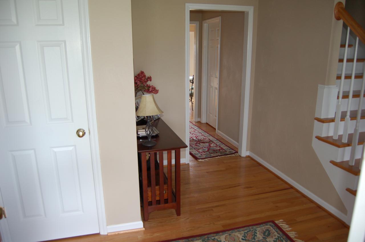 5626 Cortland Road Roanoke, VA 24019 - Photo 5 of 14 Foyer