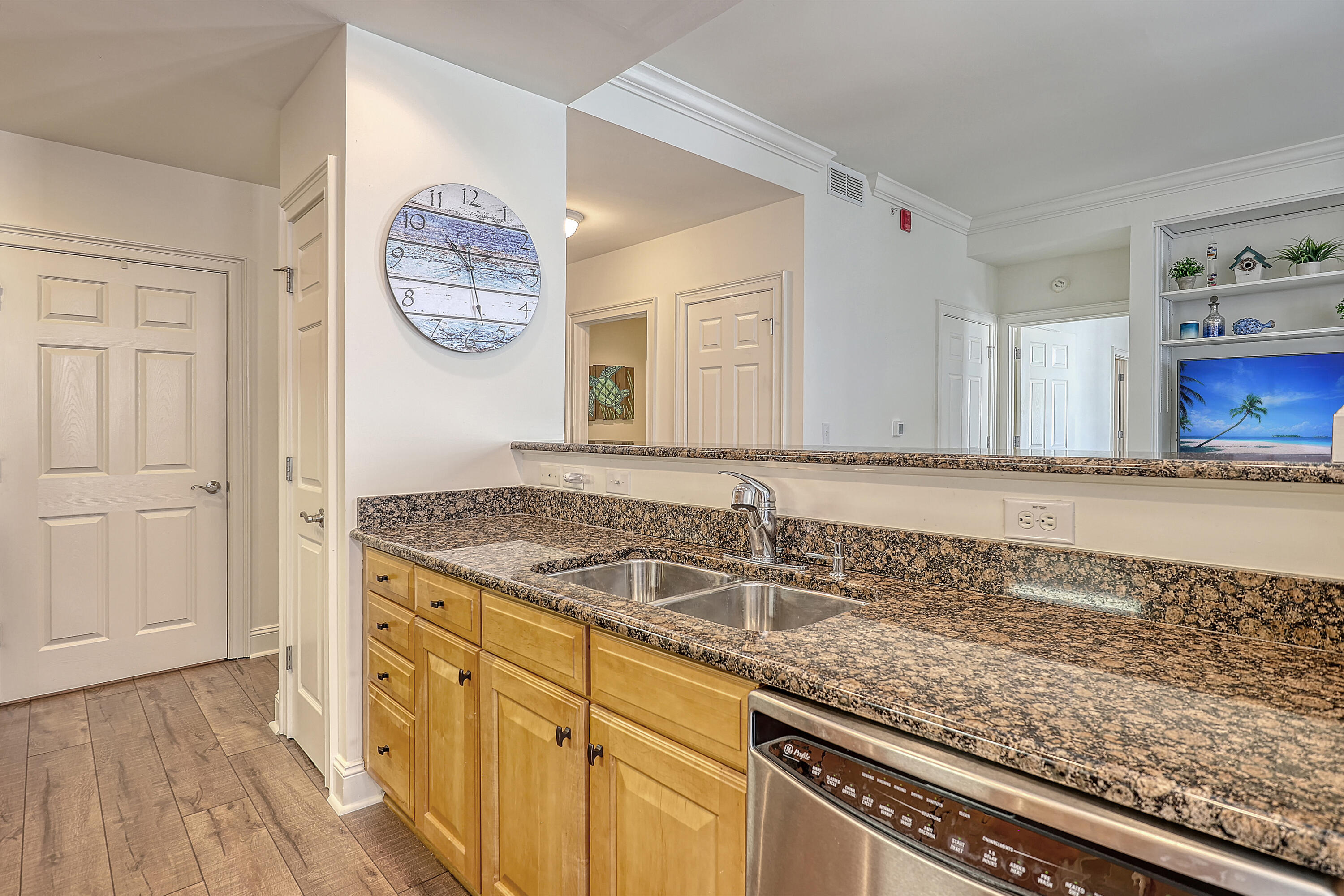 498 Albemarle Road, Unit 315 Charleston, SC 29407 - Photo 14 of 38 Granite Countertops!