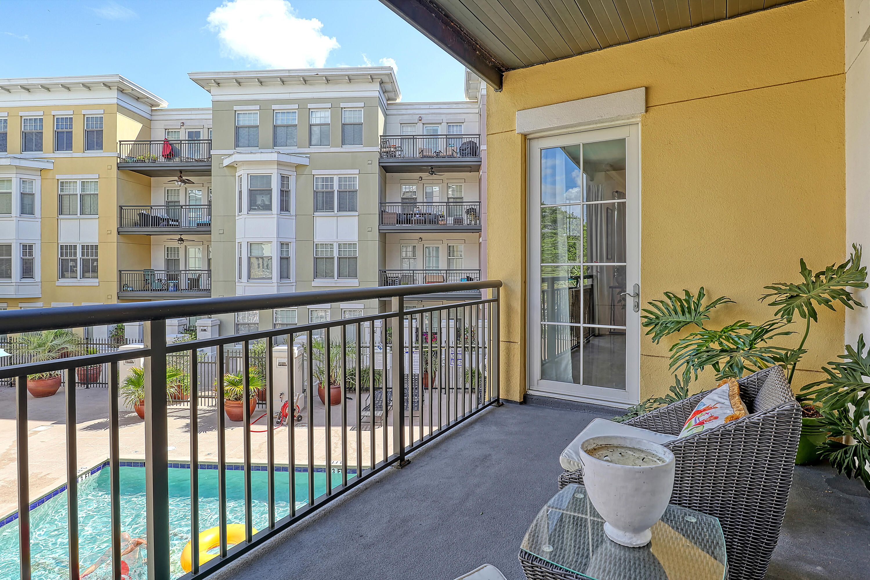 498 Albemarle Road, Unit 315 Charleston, SC 29407 - Photo 8 of 38 Pool and Courtyard View