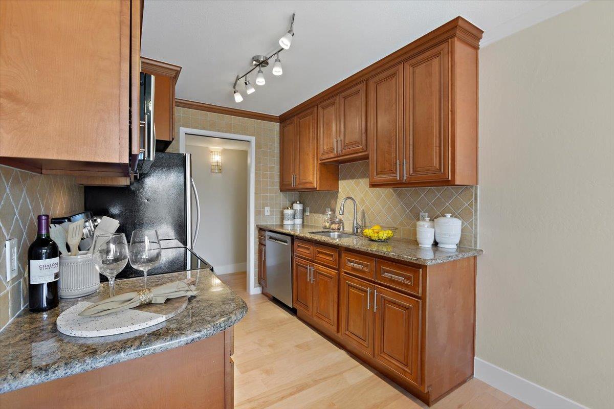255 South Rengstorff Avenue, Unit 39 Mountain View, CA 94040 - Photo 5 of 26 Gallery Image 5