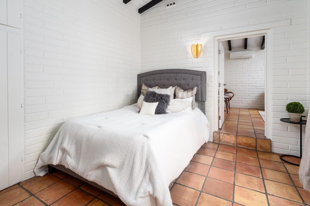 1935 Santa Fe Avenue Del Mar, CA 92014 - Photo 13 of 42 a bedroom with a bed and a window