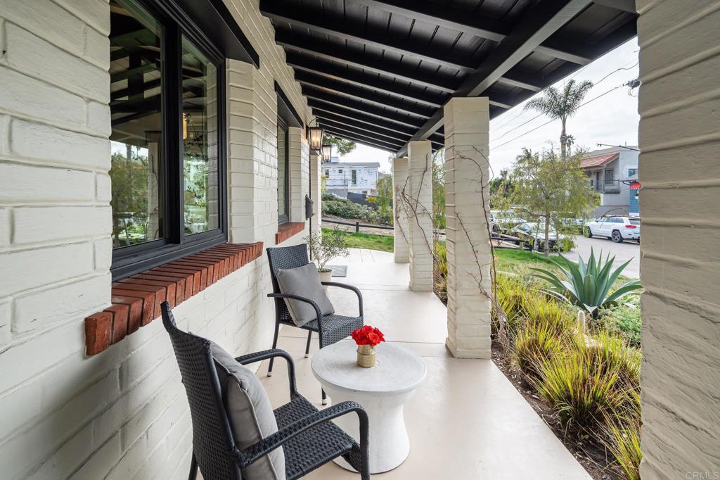 1935 Santa Fe Avenue Del Mar, CA 92014 - Photo 27 of 42 a room with furniture and a potted plant