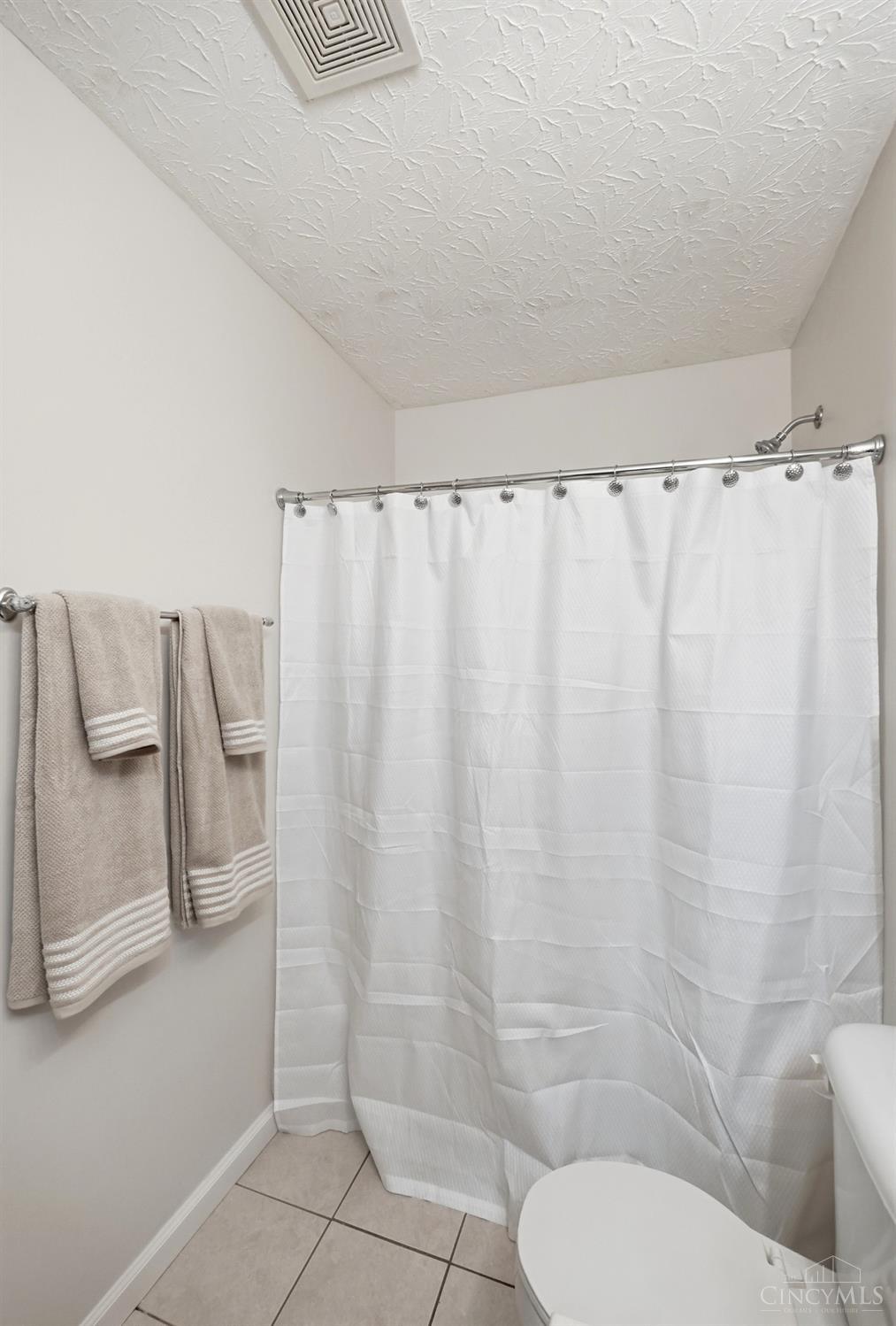 2521 Ravine Street, Unit 2521 Cincinnati, OH 45219 - Photo 19 of 26