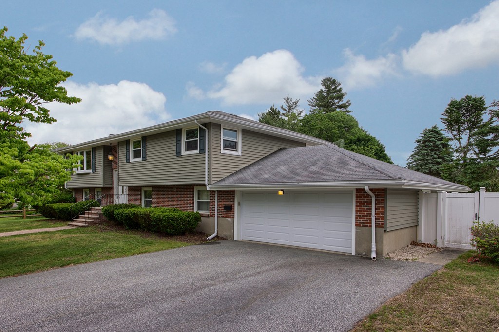 3 Gates Road Peabody, MA 01960 - Photo 3 of 28