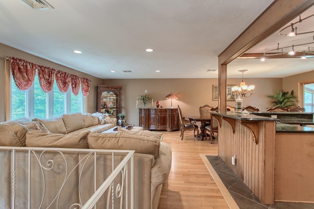 3 Gates Road Peabody, MA 01960 - Photo 4 of 28