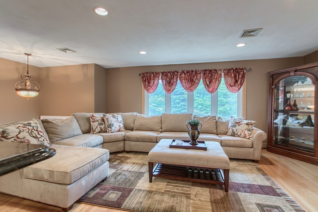 3 Gates Road Peabody, MA 01960 - Photo 5 of 28