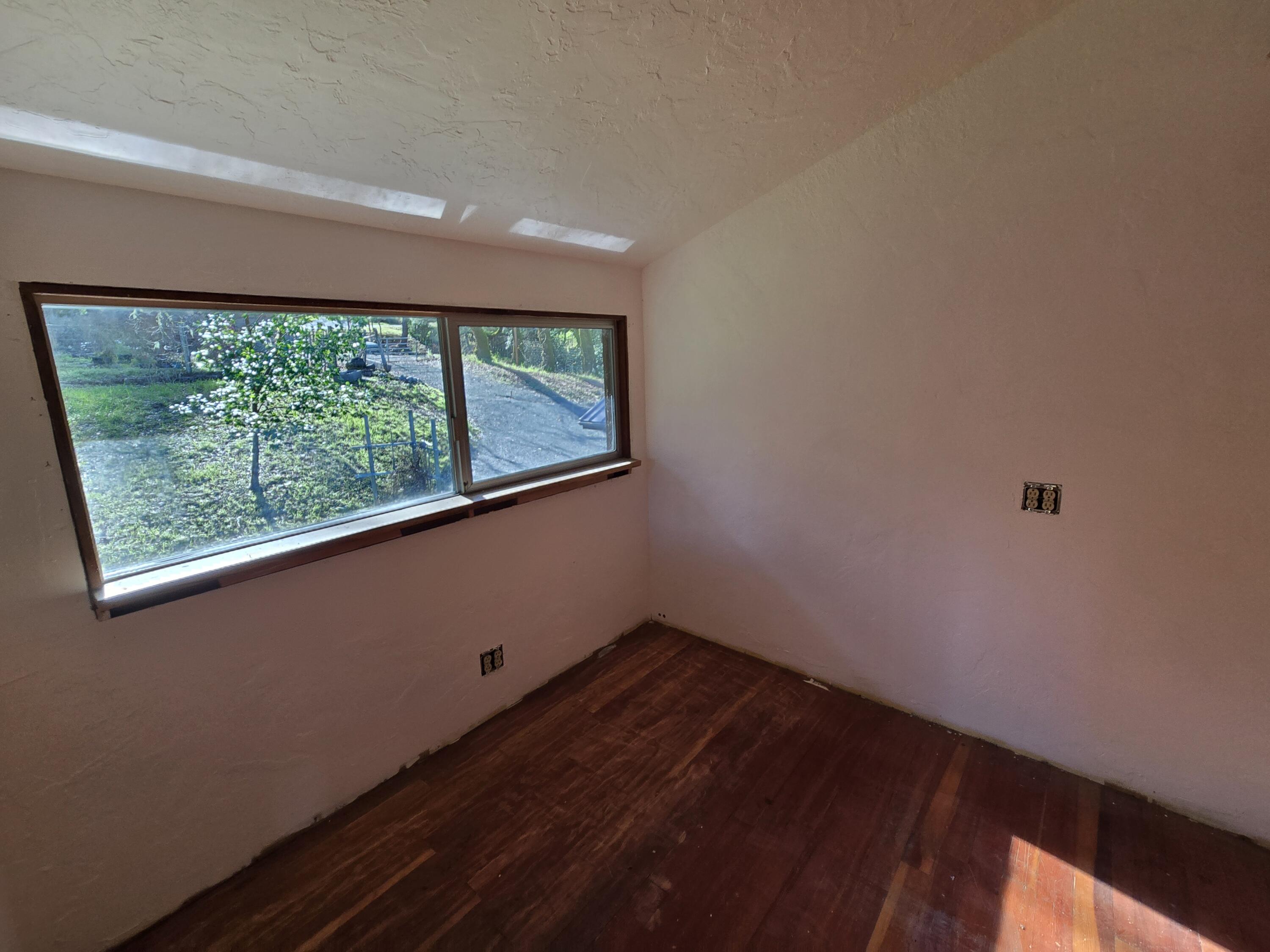3830 Thomas Road Miranda, CA 95553 - Photo 21 of 82