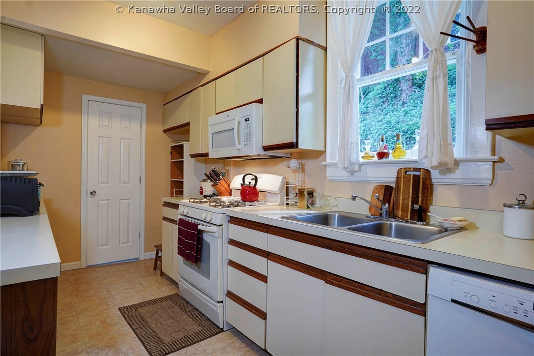 1208 Bridge Road Charleston, WV 25314 - Photo 12 of 30 Gallery Image 12