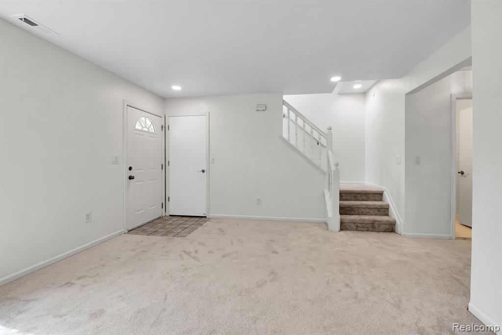 1630 River View Drive Rochester Hills, MI 48307 - Photo 8 of 23
