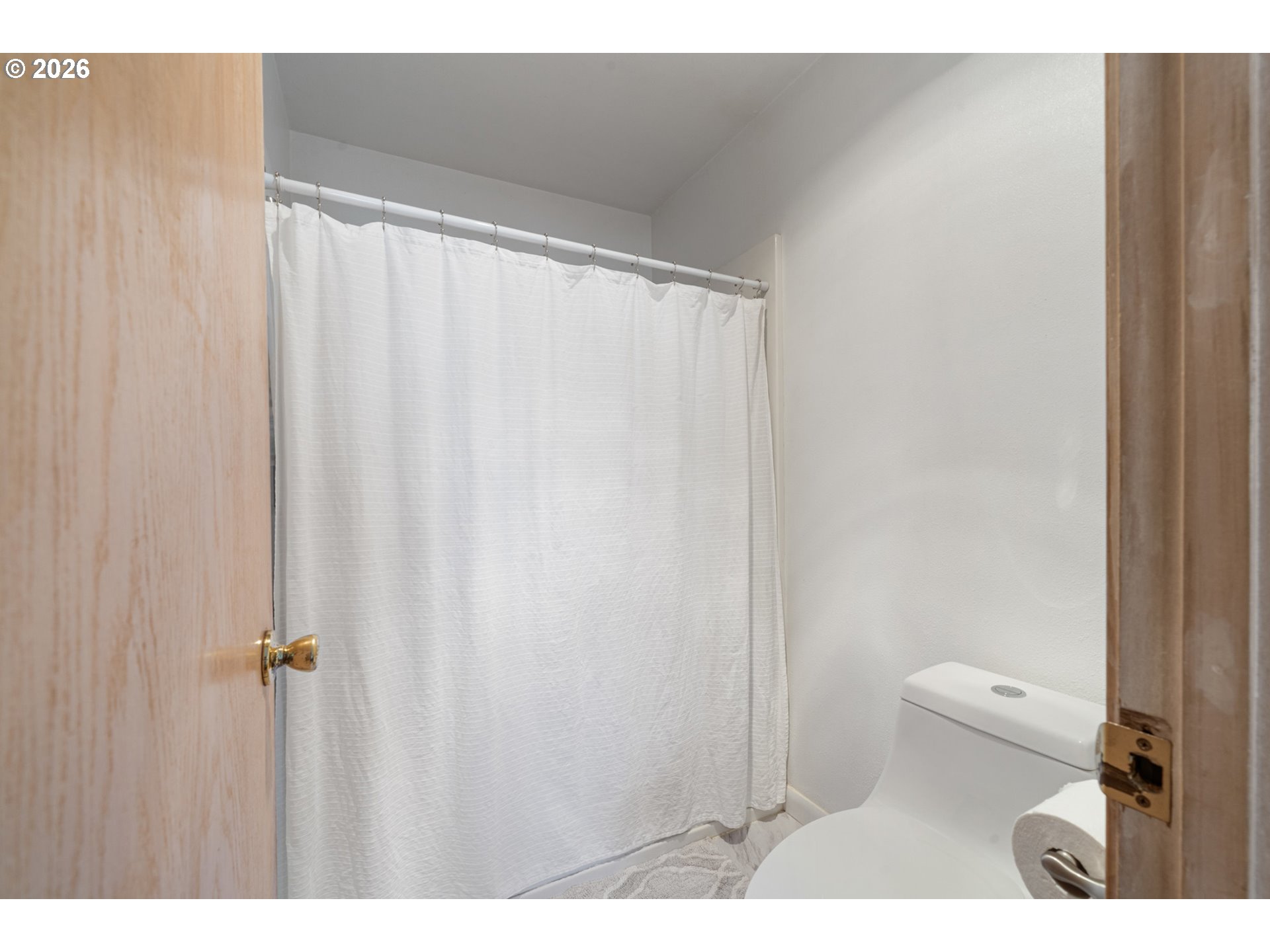 3500 Hawthorne Lane Tillamook, OR 97141 - Photo 23 of 35 a bathroom with a shower curtain