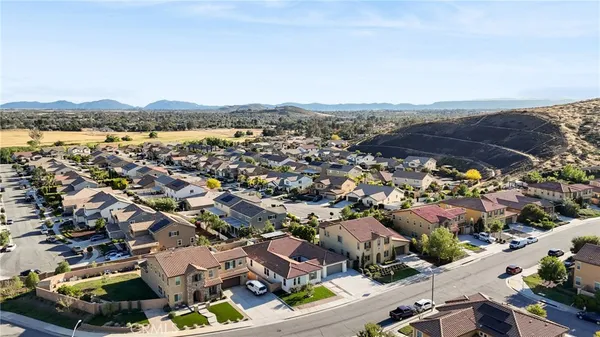 $929,900 | 32743 Cherokee Rose Street, Winchester, CA 92596