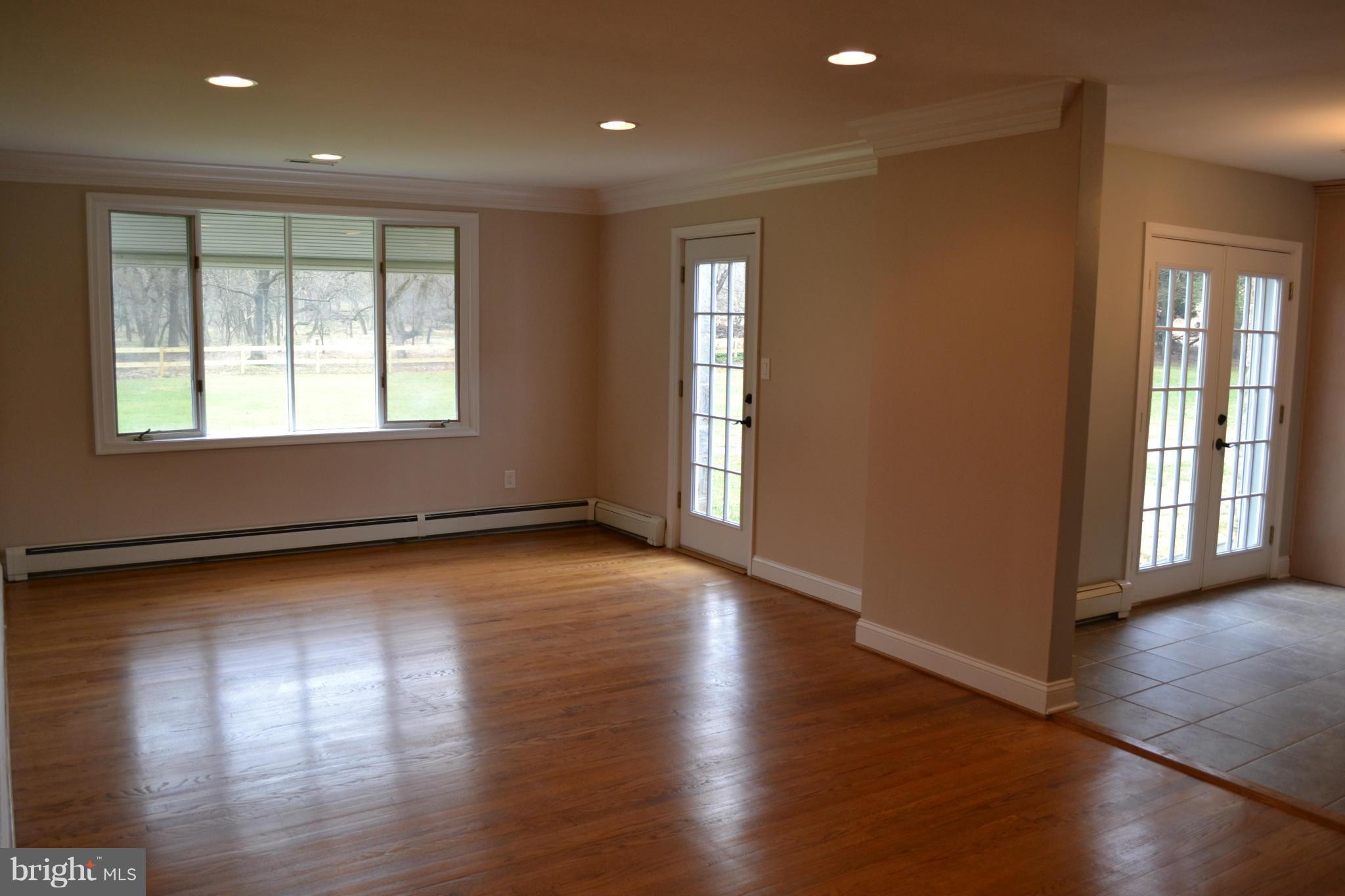 611 St Francis Road Baltimore, MD 21286 - Photo 14 of 29 Family Room