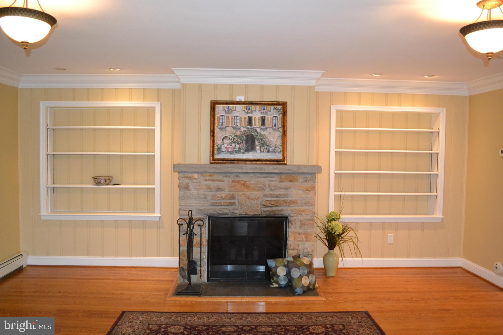 611 St Francis Road Baltimore, MD 21286 - Photo 6 of 29 Living Room