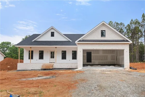 $409,900 | 410 Potters Landing, Denton, NC 27239