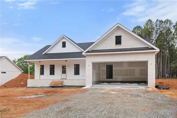 $409,900 | 410 Potters Landing, Denton, NC 27239