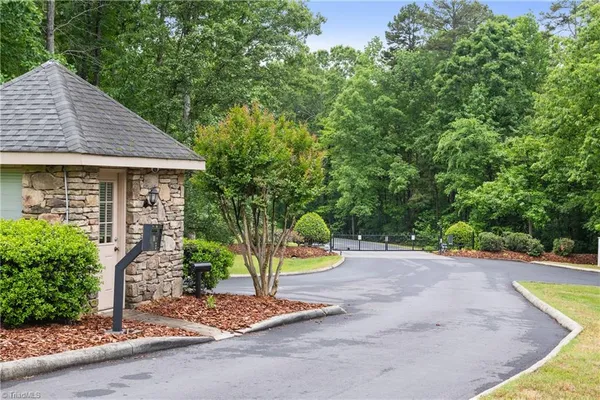 $409,900 | 410 Potters Landing, Denton, NC 27239