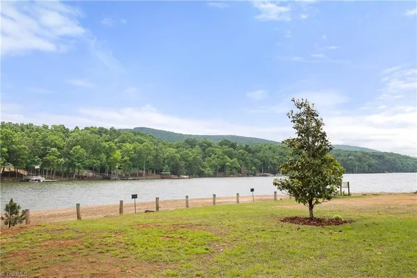 $409,900 | 410 Potters Landing, Denton, NC 27239