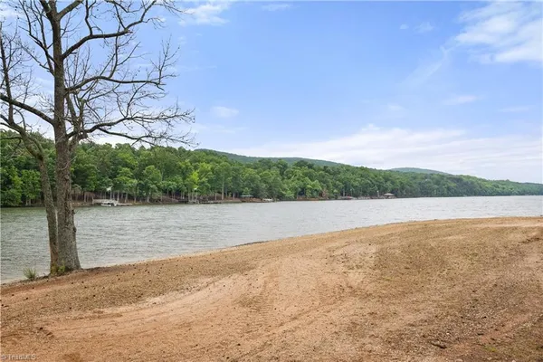 $409,900 | 410 Potters Landing, Denton, NC 27239