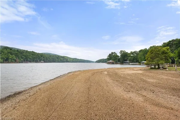$409,900 | 410 Potters Landing, Denton, NC 27239