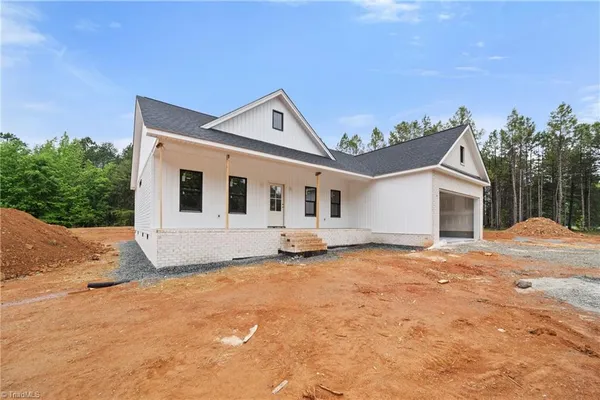 $409,900 | 410 Potters Landing, Denton, NC 27239